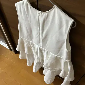 새상품급 슬리브리스 티어드 탑