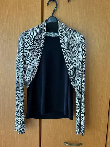 HIROKO KOSHINO 긴팔 가디건 화이트 블랙 제브라 패턴