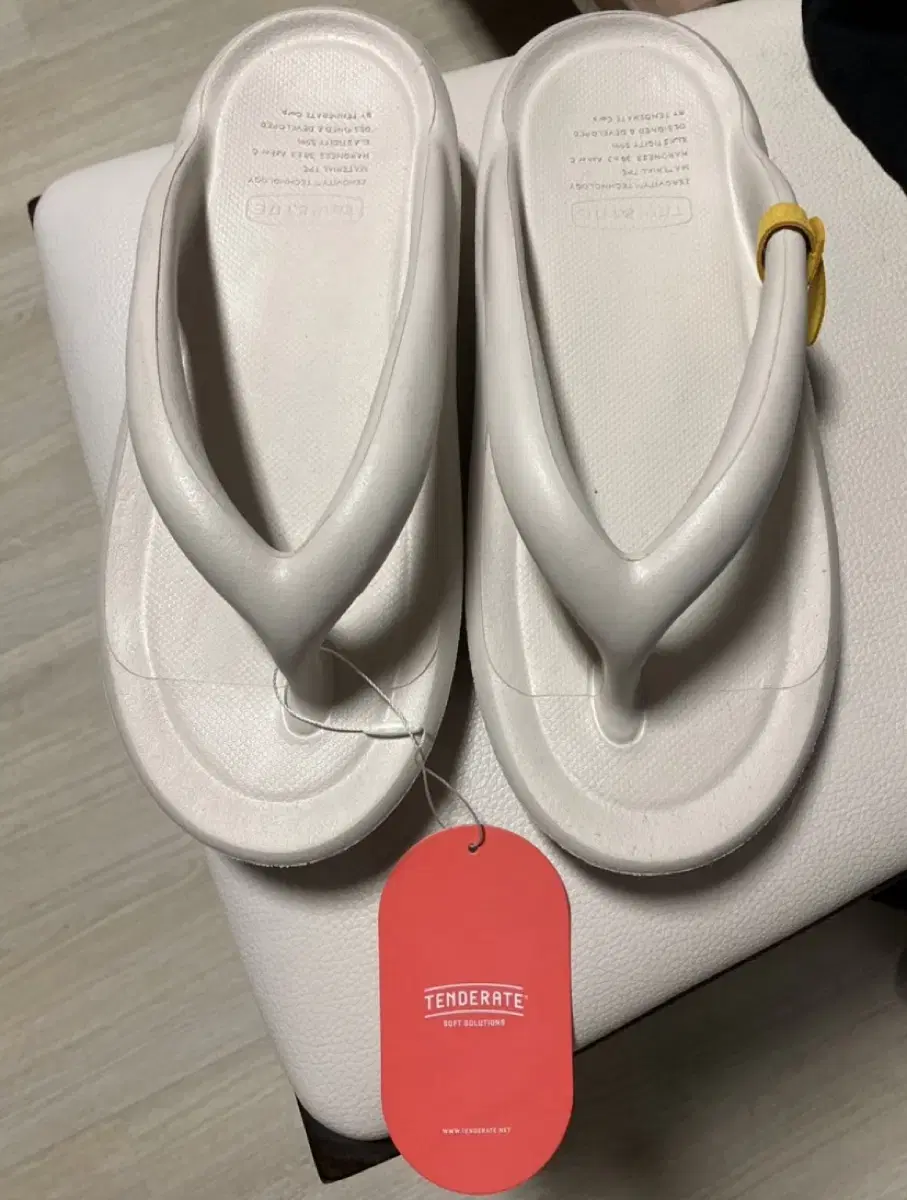 Toe&Toe Zerovity OG Cream Thong Flip-Flops 280