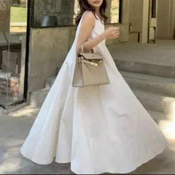 새상품급 벌스데이 바쉬 A라인 롱 원피스 슬리브리스