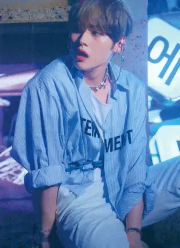 StrayKids Tower Records Lee Know NOEASY