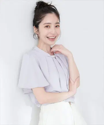 미사용 natural couture 골드 바가 달린 보타이 블라우스