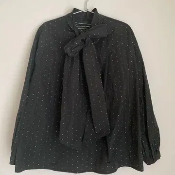 마챠트 메모리 리본 하이넥 블라우스 도트 보타이 블랙 화이트