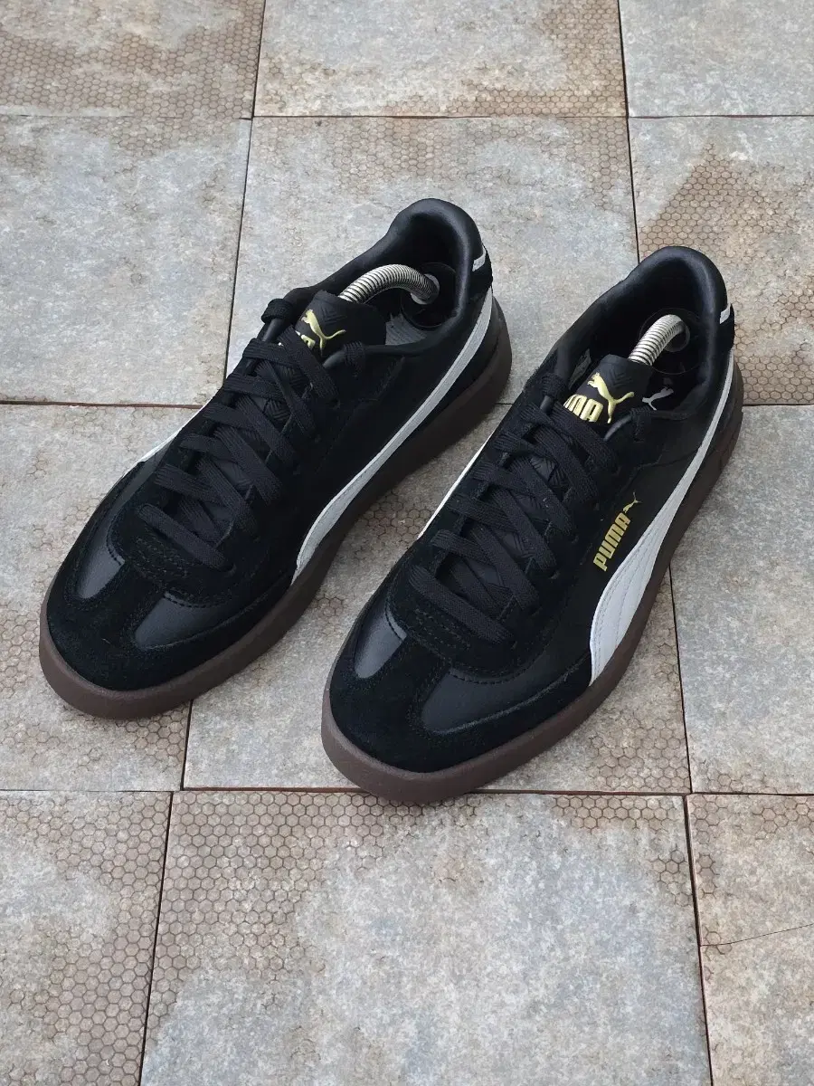 (250) Vans Club 2 Era Black White Sneakers