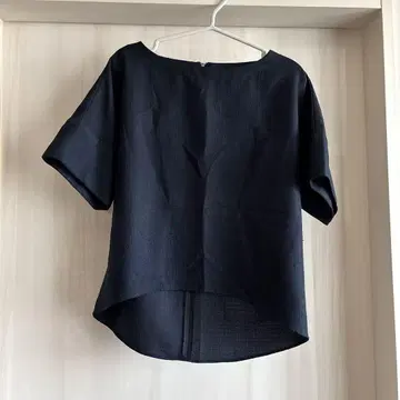 애로우즈 네이비 반팔 블라우스