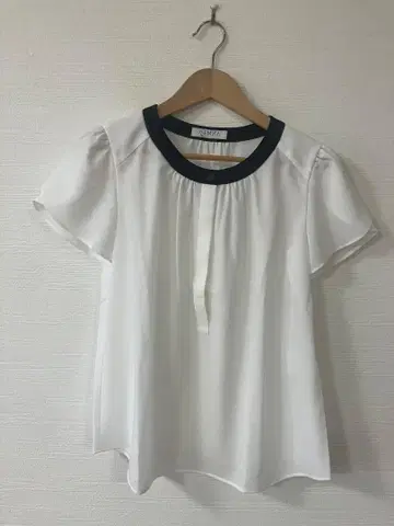 네미카 반팔 블라우스