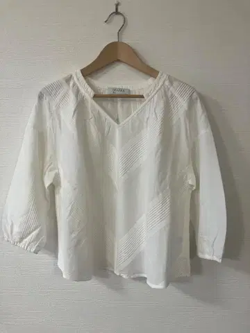 네미카 블라우스