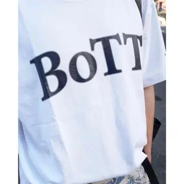 BoTT 로고 티셔츠 화이트