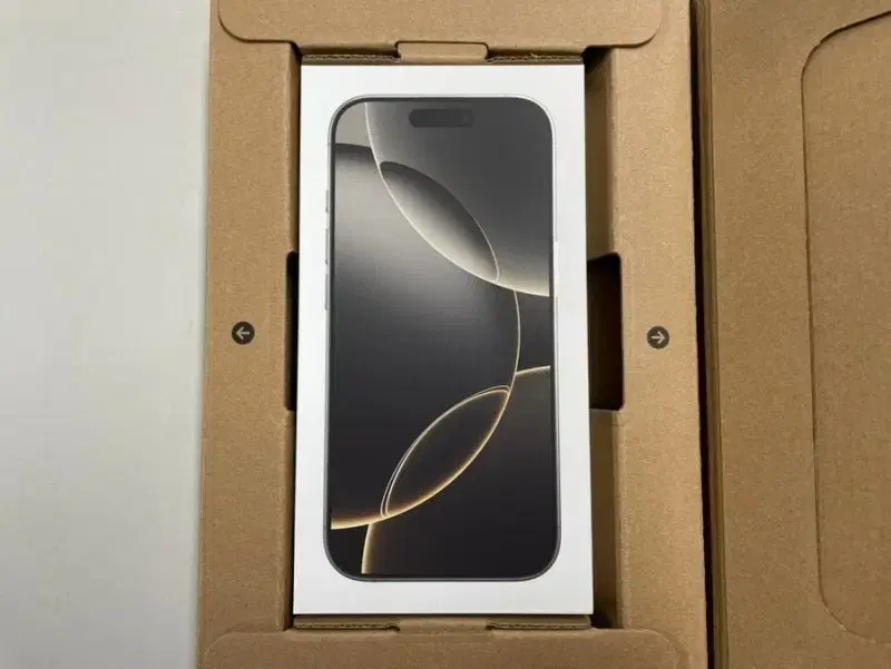 (Sealed) iPhone 16 Pro 128GB Natural Titanium Unlocked