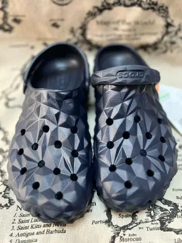Crocs 다이아몬드 패턴 클로그 샌들 M 9-11