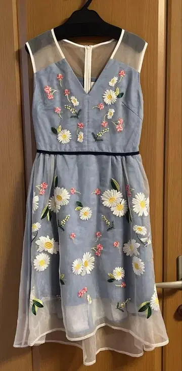 체스티 꽃무늬 자수 비대칭 오간자 플레어 원피스 S
