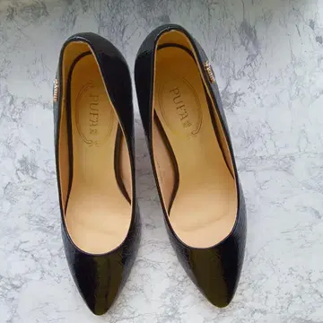PUFA 블랙 에나멜 하이힐 펌프스 23.5cm