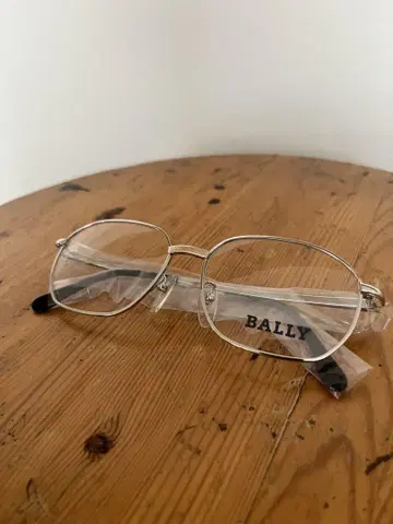 새상품급 BALLY 발리 스퀘어 안경 티타늄