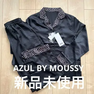 AZUL 새틴 소재 도트 무늬 카라 부착 파자마 상하의 세트