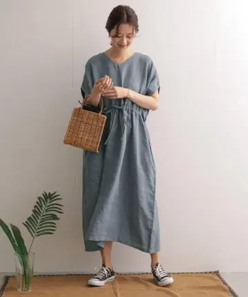 어반 리서치 도어스 린넨 허리 개더 V넥 원피스