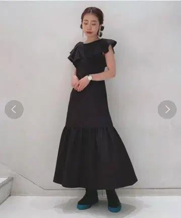 LilyBrown 릴리 브라운 러플 프릴 플레어 슬리브 롱 원피스