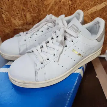 Stan Smith 화이트 가죽 스니커즈 25.5cm