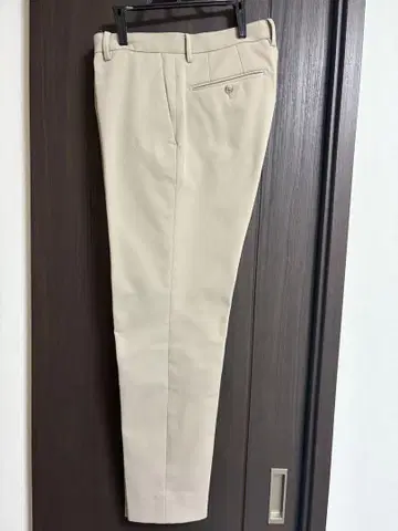 유나이티드 애로우즈 베이지 슬림 핏 슬랙스