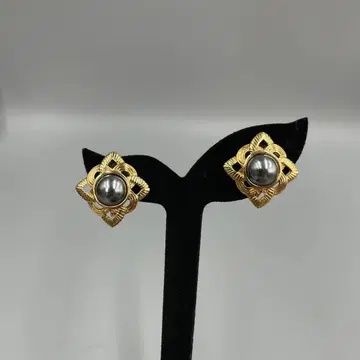 055 AVON 골드 꽃 모양 그레이 펄 귀찌