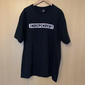 인디펜던트 XL 사이즈 BLACK 티셔츠