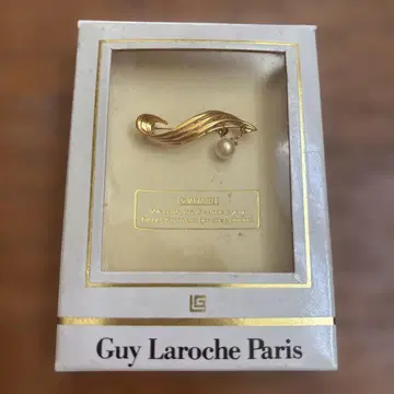 Guy Laroche 기라로쉬 골드 톤 브로치