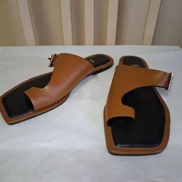 ZARA 가죽 어시멘틀리 플랫 샌들 38