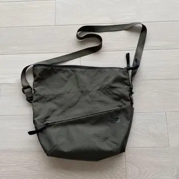 THE NORTH FACE 숄더백 올리브 그린