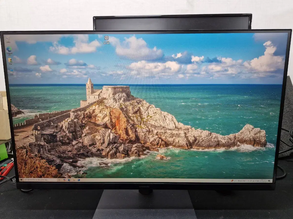 Samsung 27-inch Monitor LS27B610 High Resolution QHD