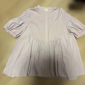 UNITED ARROWS 연보라색 플레어 실루엣 반팔 블라우스