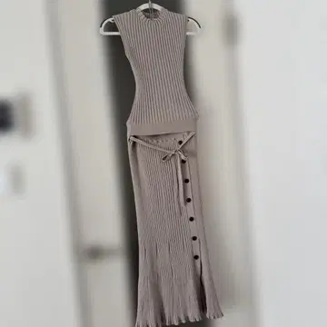 리브 슬리브리스 셋업 베이지