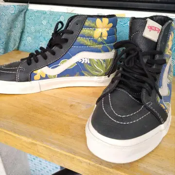 반스 VAULT SK8-Hi 하이비스커스 패턴
