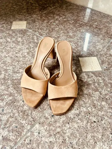 ZARA 자라 스웨이드 뮬 23