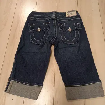 TRUE RELIGION 다크 데님 숏 팬츠 사이즈 26
