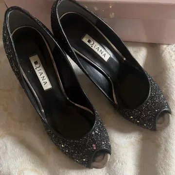 D.IANA 블랙 글리터 힐