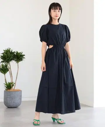 Ray BEAMS 사이드 컷 아웃 원피스 블랙