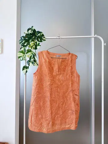 DAMAcollection 오렌지 자수 슬리브리스 튜닉