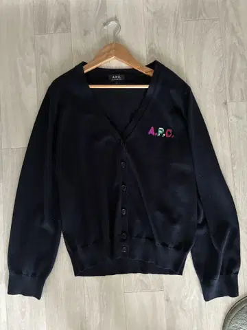 새상품 미사용 A.P.C. 가디건 L사이즈 여성용 로고 자수