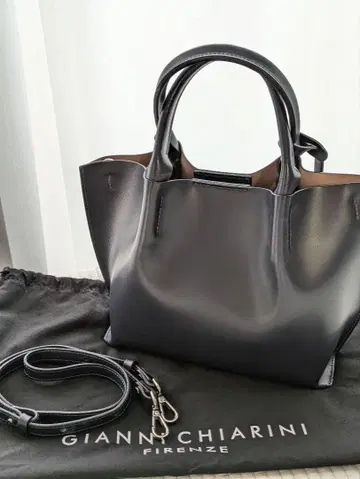 GIANNI CHIARINI 네이비 가죽 핸드백