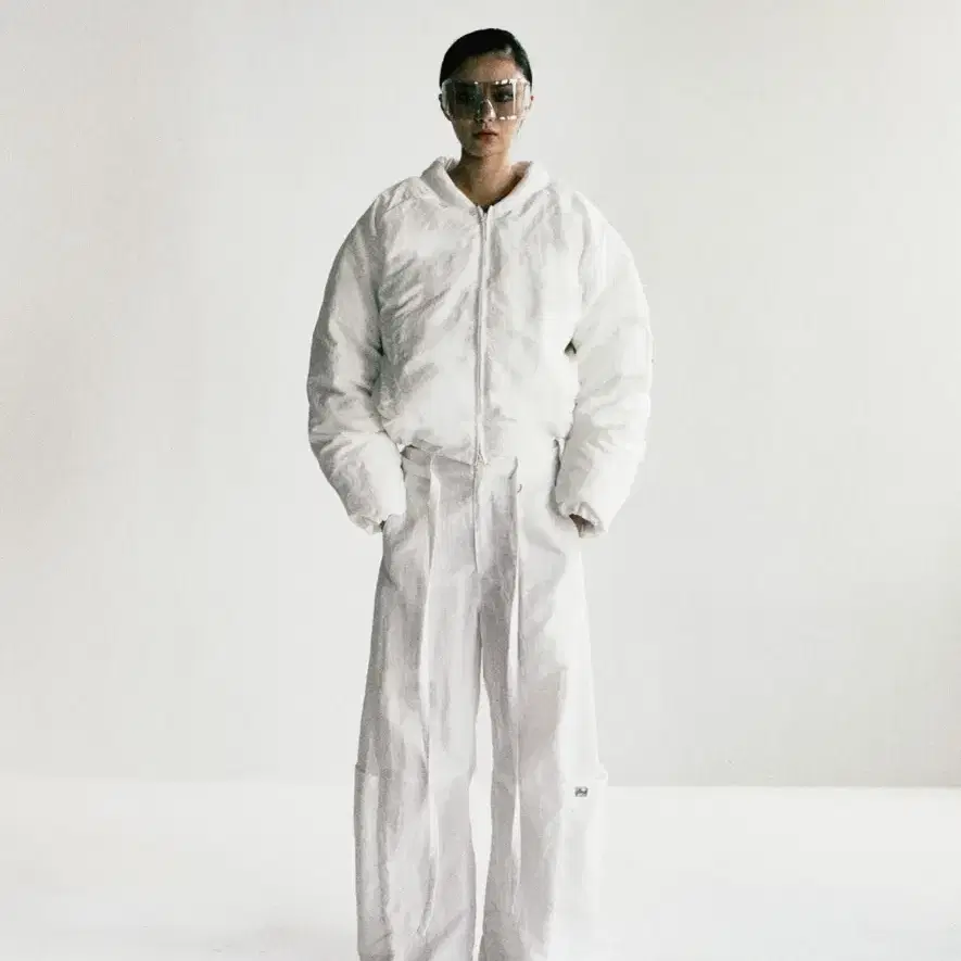 BADBLOOD Lion Patch 2 Way Curved Joggers on Bunjang Global Site.