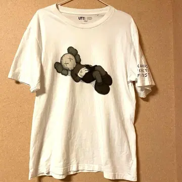 유니클로 UT KAWS 티셔츠 L 사이즈 반팔