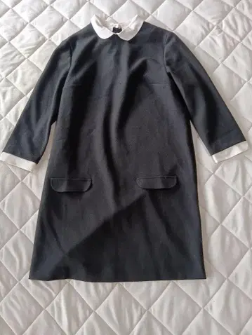 SEZANE 카라 부착 블랙 미니 원피스