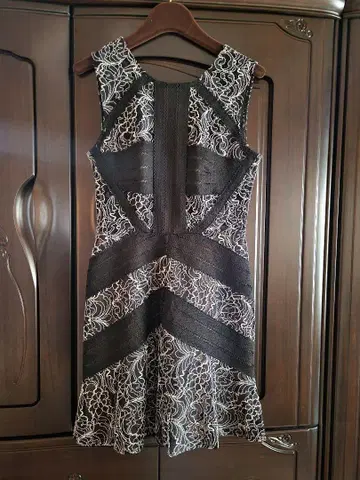 BCBGMAXAZRIA 슬리브리스 미니 원피스 02