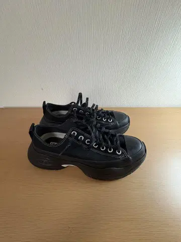 통굽 블랙 로우 컷 스니커즈