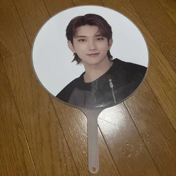 조슈아 Follow Japan 부채