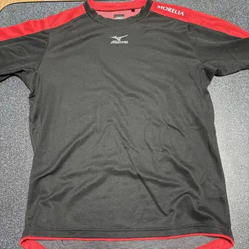 Mizuno MORELIA M 사이즈 블랙/레드 긴팔 티셔츠