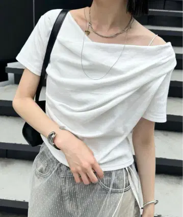 mystic 오프숄더 티셔츠