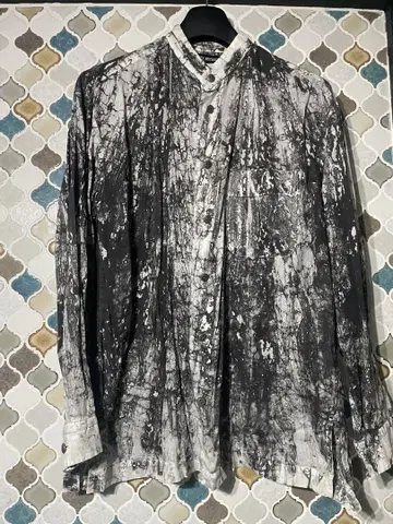 ISSEY MIYAKE 추상 모티브 긴팔 셔츠 블랙 & 화이트