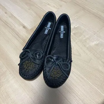 MINNETONKA 블랙 모카신