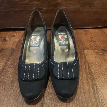 MIHAMA 블랙 스웨이드 펌프스 미들 힐 리본 포함