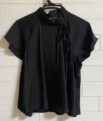 ZARA 자라 리본 디테일 플루이드 탑 블랙
